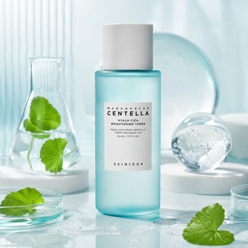 Tónico Iluminador Hyalu-Cica Centella de Madagascar SKIN1004 210 ml